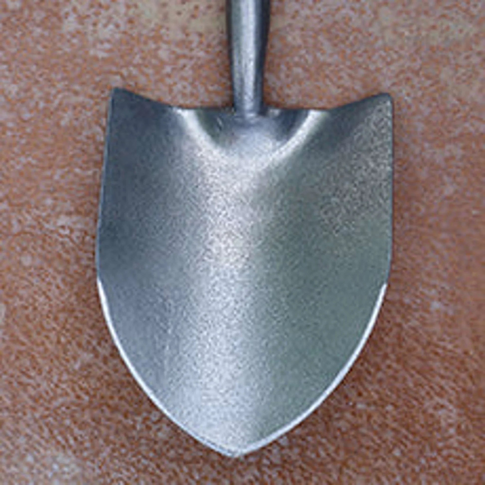 Round point shovel, long wood handle - 81187 - Futurescape Landscaping